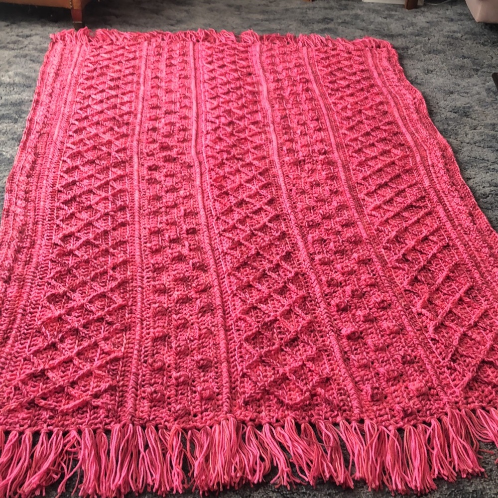 💓Raspberry Delight Fisherman Style Afghan w/fringe Hand Crocheted in Pink